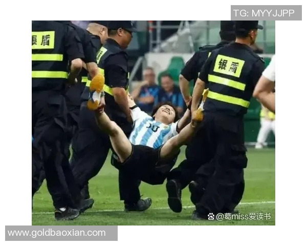 中国青少年模仿足球明星精彩瞬间视频展现热情与梦想